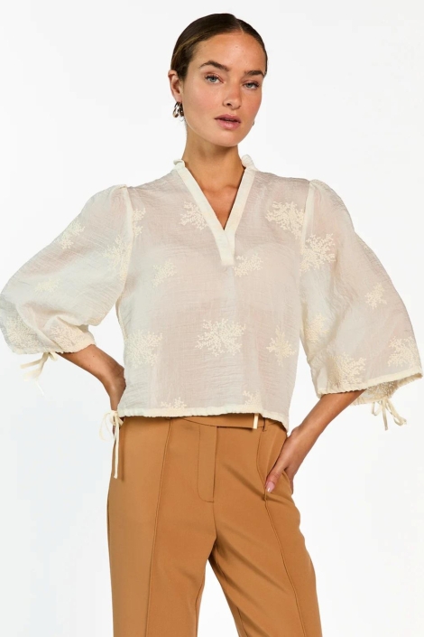 Aaiko camel dames broek | Close up