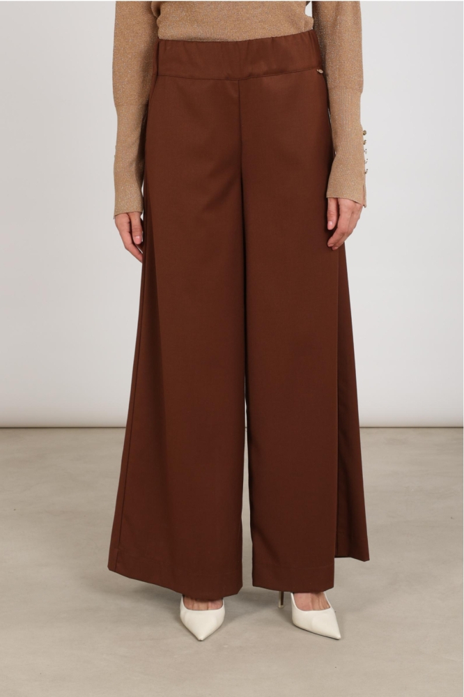 Nukus camel dames broek | Model vooraanzicht
