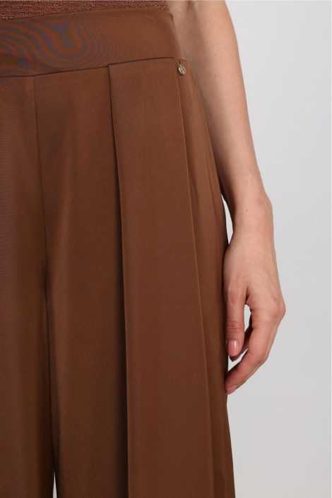 Nukus camel dames broek | Close up