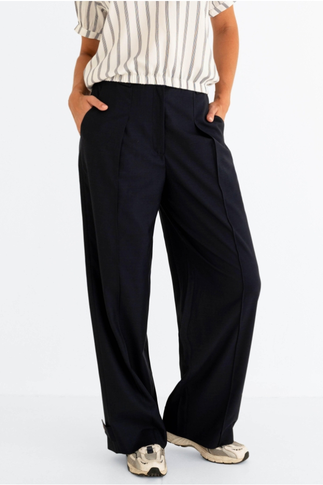 Zizo blauwe dames broek | Model vooraanzicht