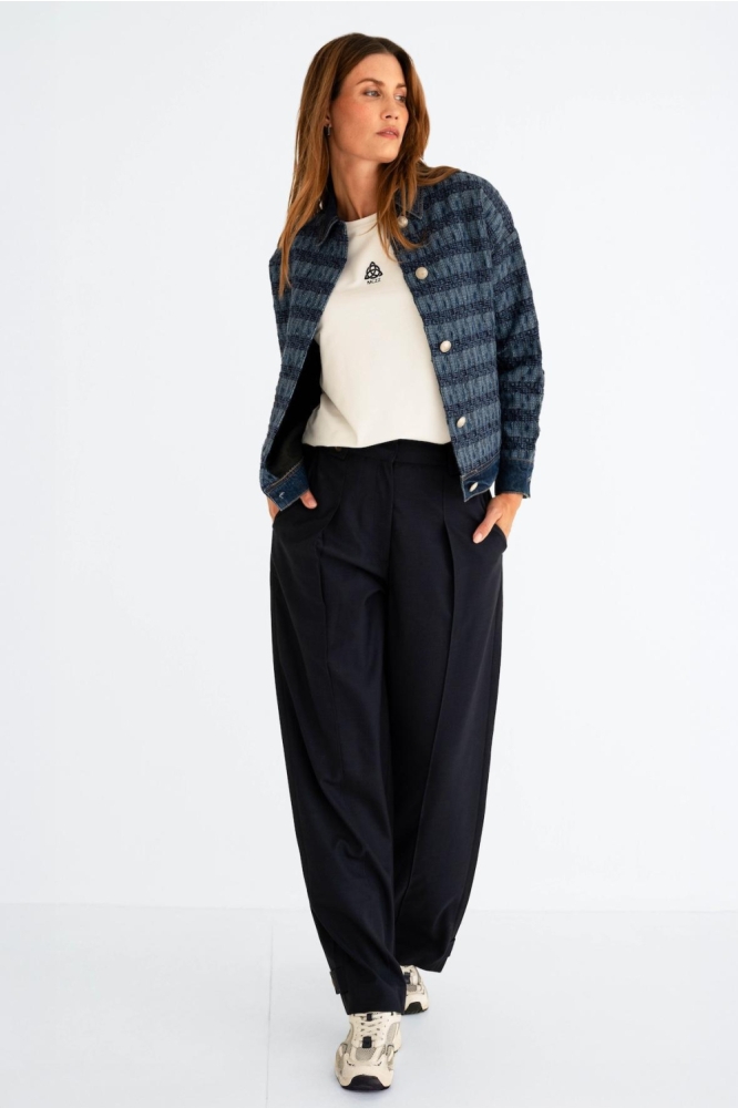 Zizo blauwe dames broek | Model