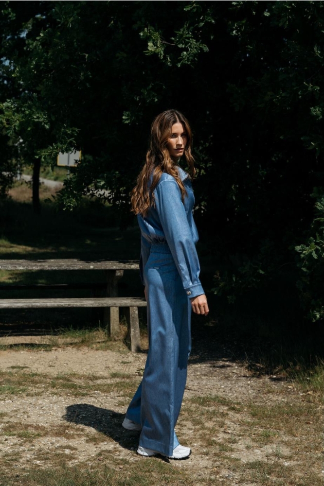 Zizo blauwe dames broek | Model