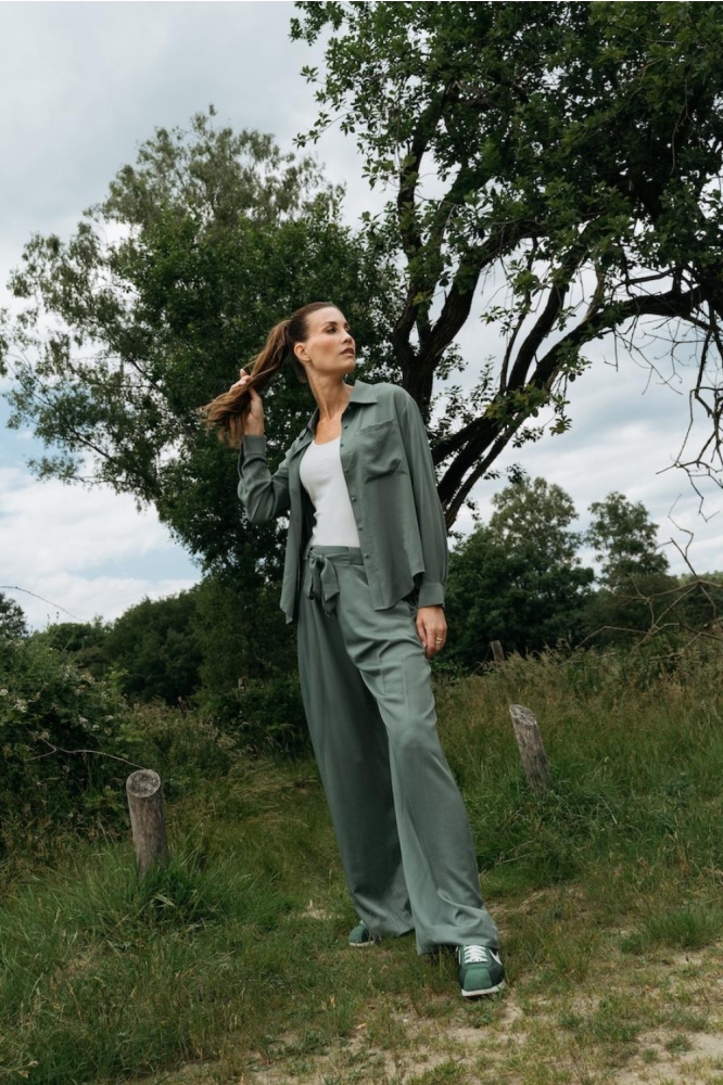 Maicazz groene dames broek | Sfeerbeeld, In situatie