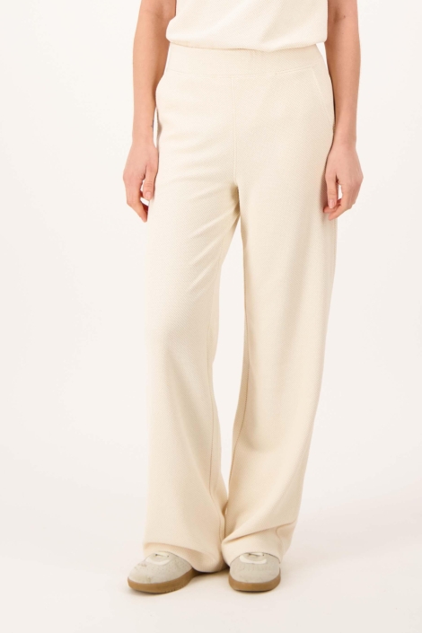 Zusss beige dames broek | Model vooraanzicht