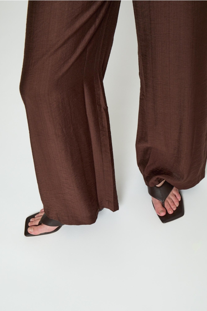 Minus bruine dames broek | Close up