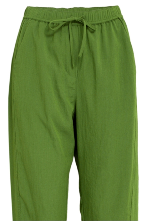Peppercorn groene dames broek | Close up