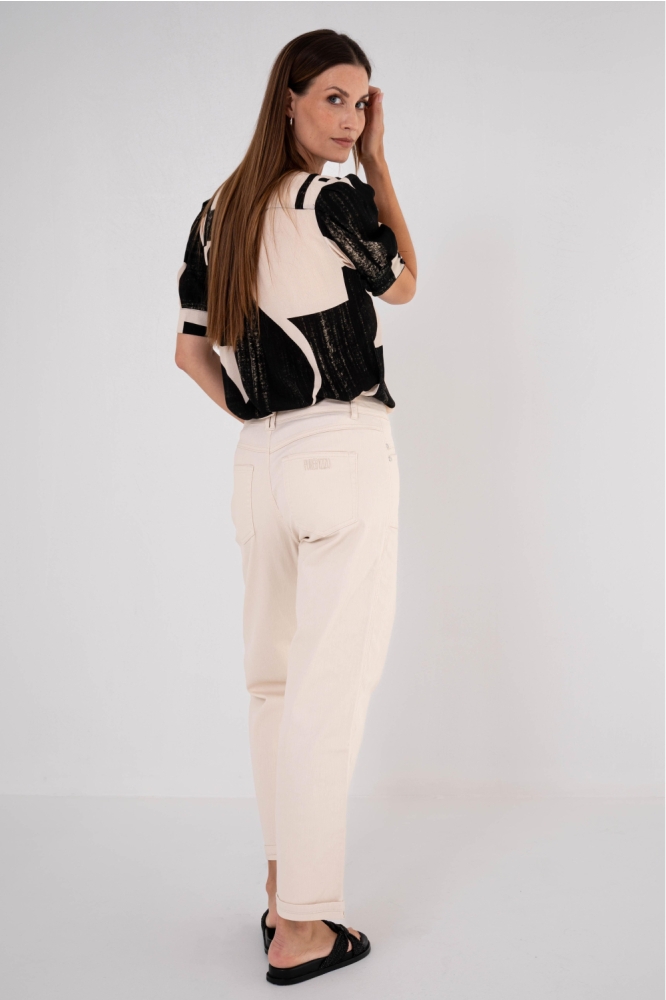 Zizo ecru dames broek | Model achteraanzicht