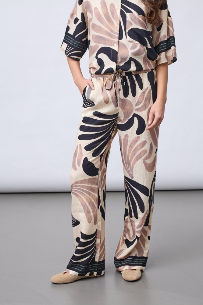 SisterS point beige dames broek | Model vooraanzicht