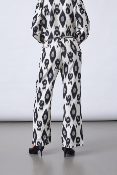 SisterS point beige dames broek | Model achteraanzicht