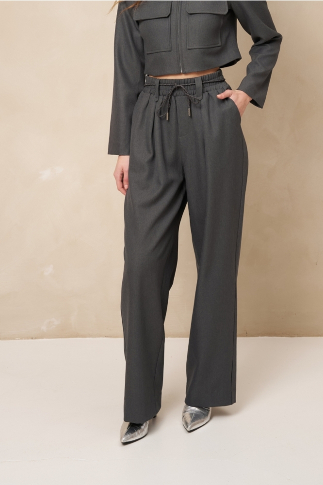 Lofty Manner grijze dames broek | Model vooraanzicht