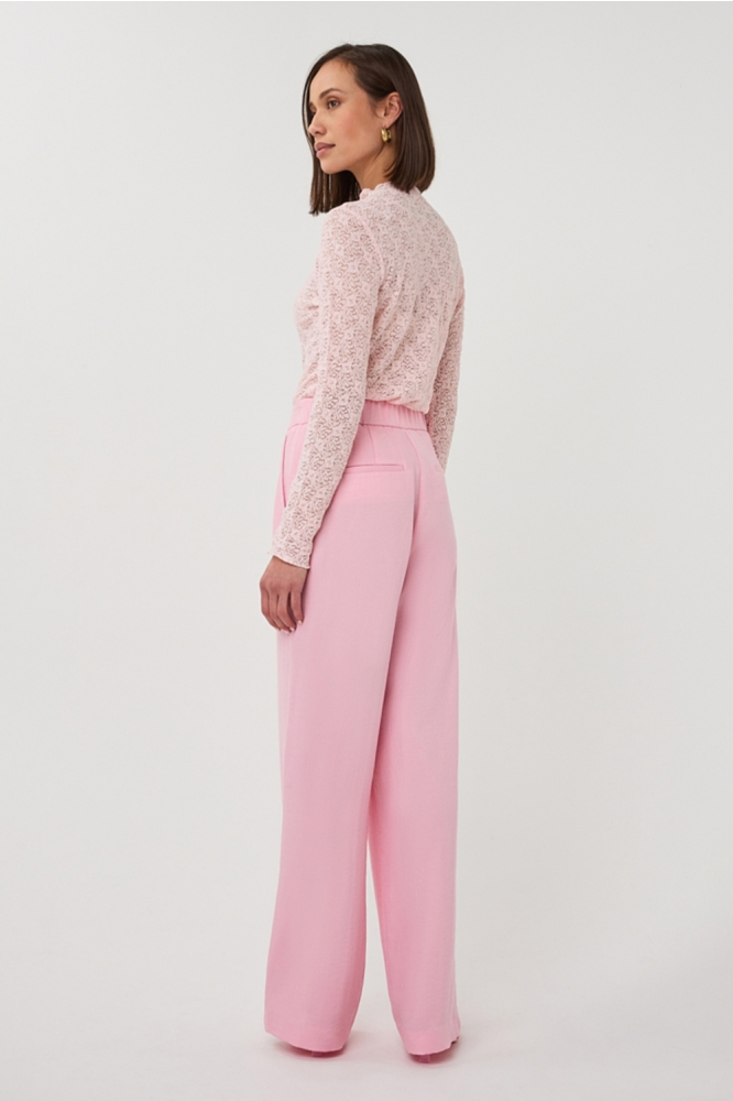 EsQualo roze dames broek | Model achteraanzicht