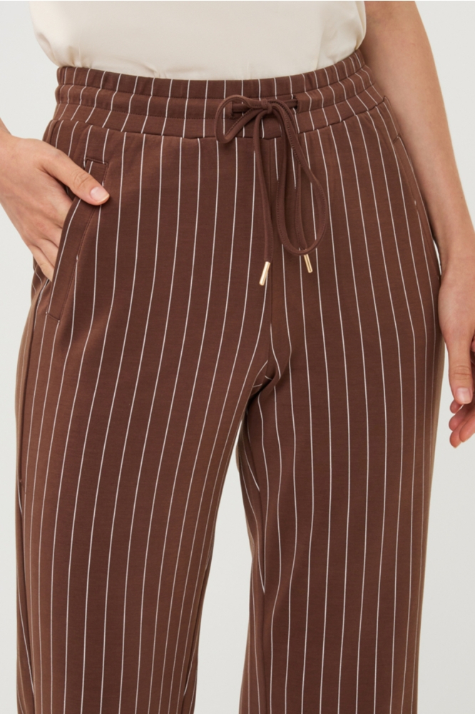 EsQualo bruine dames broek | Close up