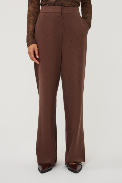 EsQualo bruine dames broek | Model vooraanzicht