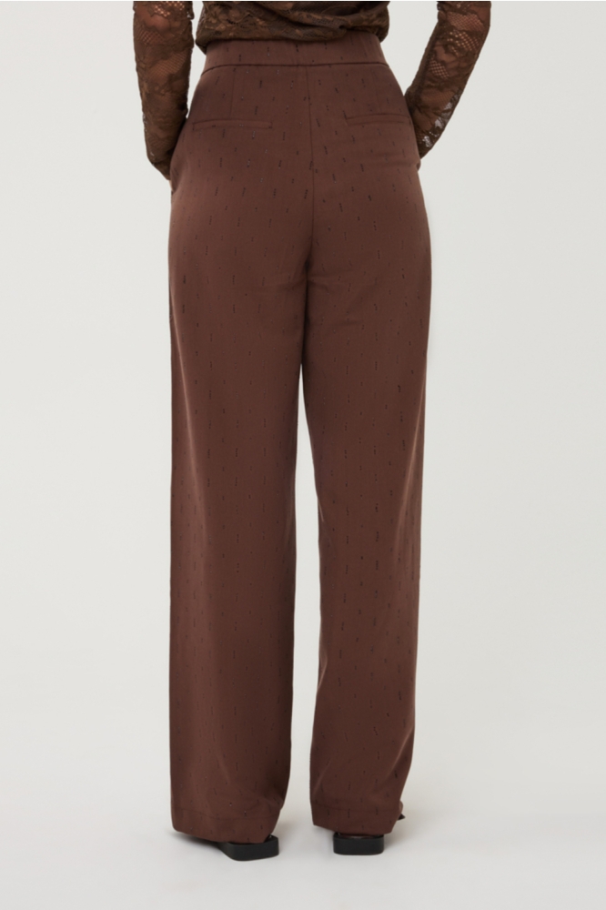 EsQualo bruine dames broek | Model achteraanzicht