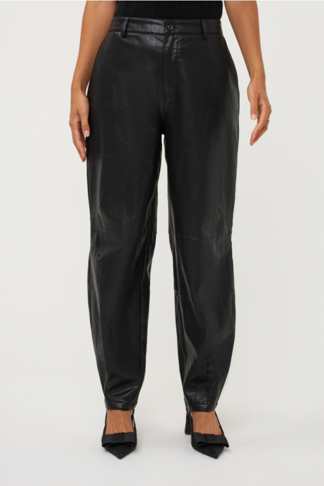 EsQualo zwarte dames broek | Model vooraanzicht