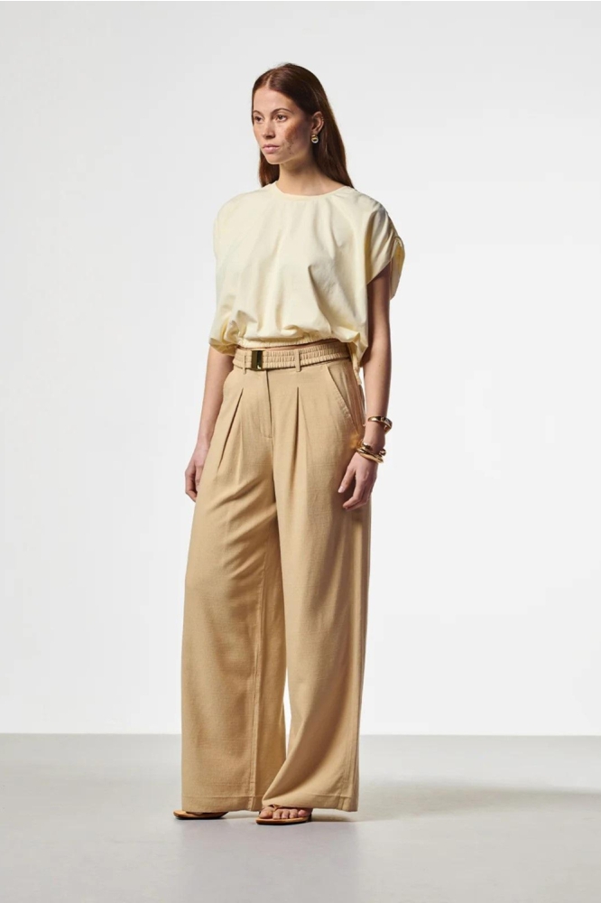 Aaiko beige dames broek | Model