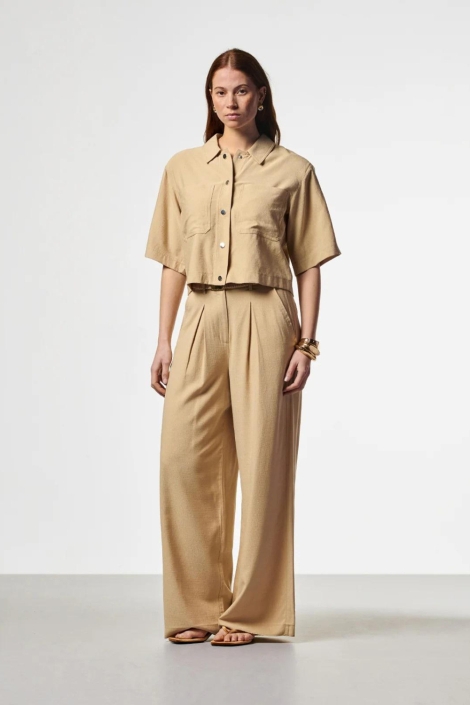 Aaiko beige dames broek | Model