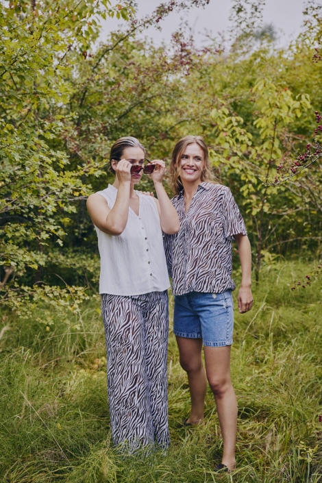 Freequent bruine dames broek | Sfeerbeeld, In situatie