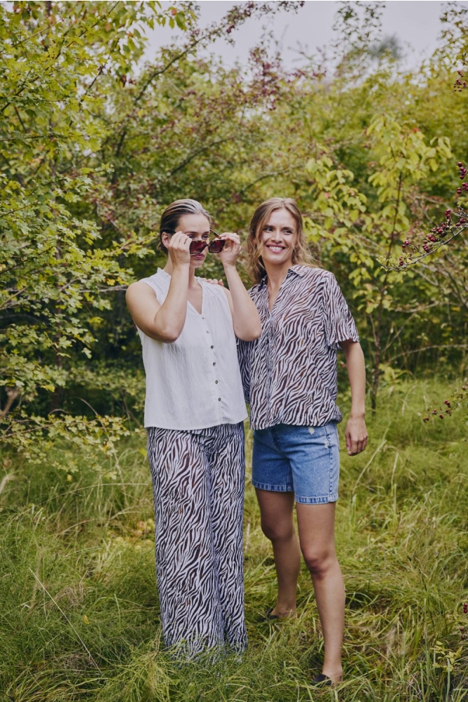 Freequent bruine dames broek | Sfeerbeeld, In situatie