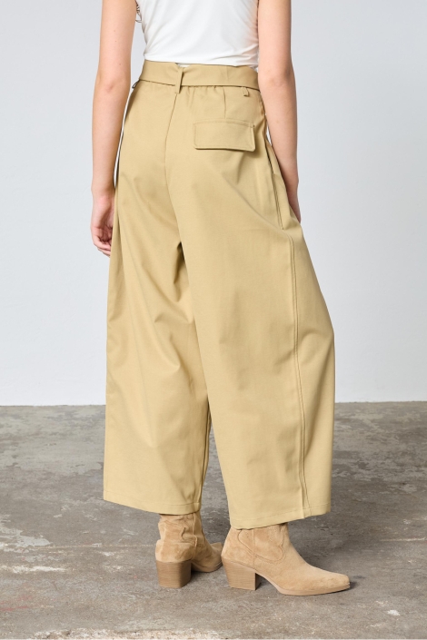 SisterS point camel dames broek | Model achteraanzicht