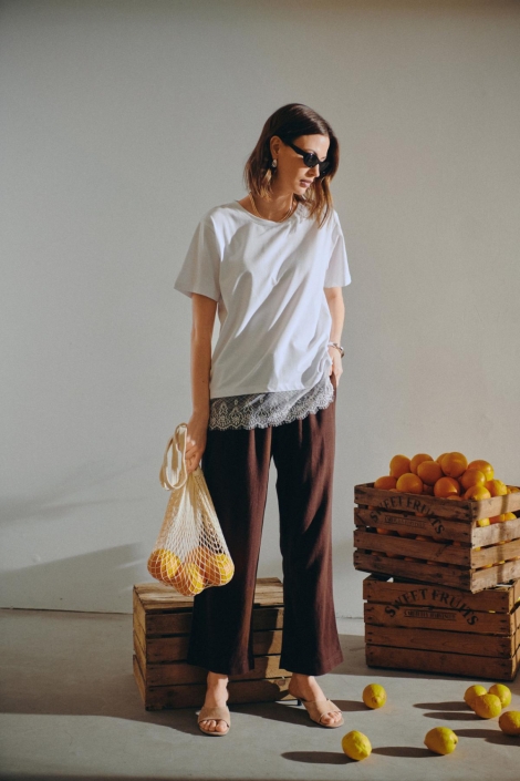 Freequent bruine dames broek | Sfeerbeeld, In situatie