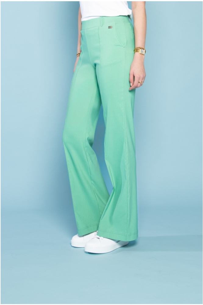 TQ Amsterdam groene dames broek | Model vooraanzicht