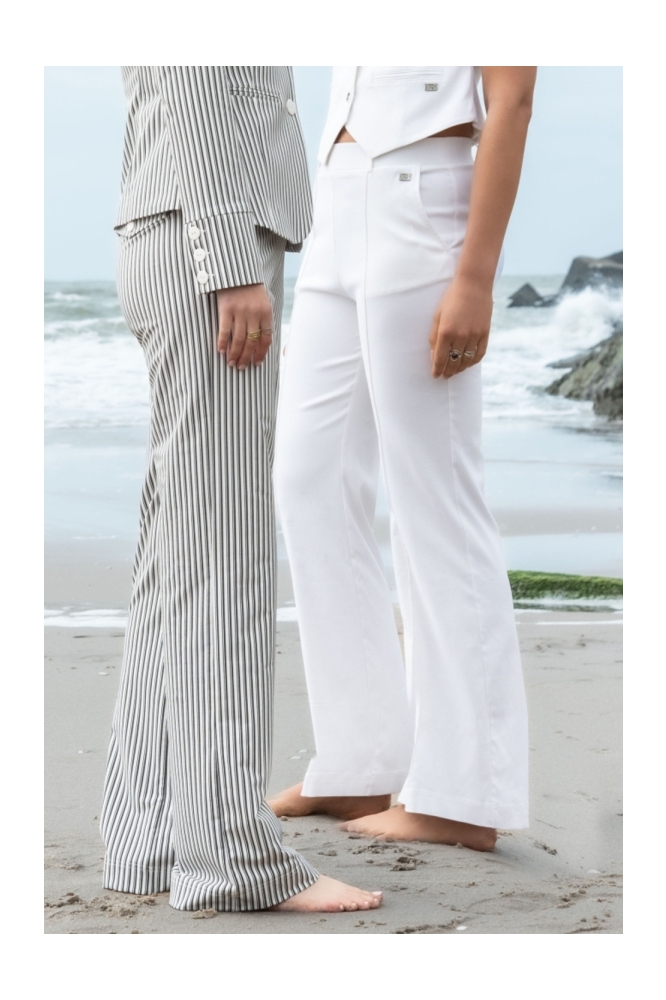 TQ Amsterdam ecru dames broek | Model vooraanzicht