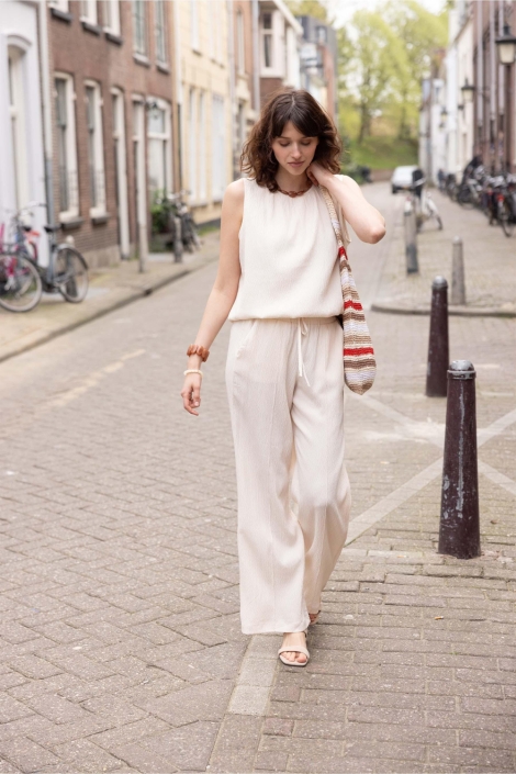 Zusss beige dames broek | Sfeerbeeld, In situatie