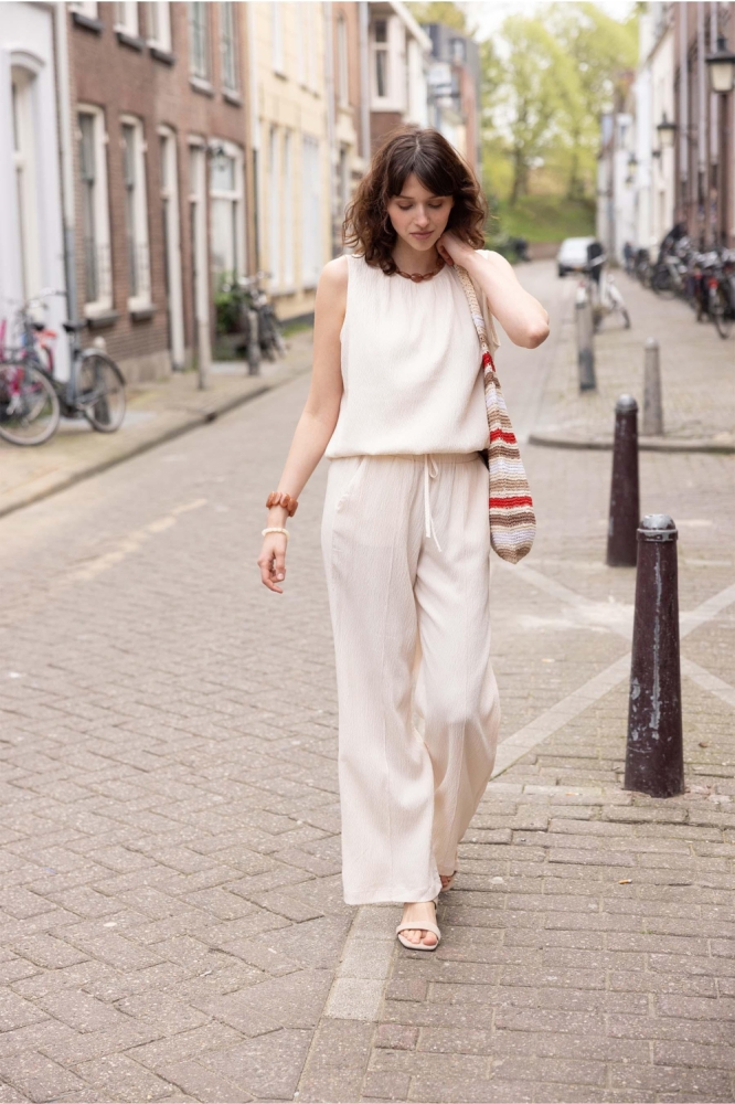 Zusss beige dames broek | Sfeerbeeld, In situatie