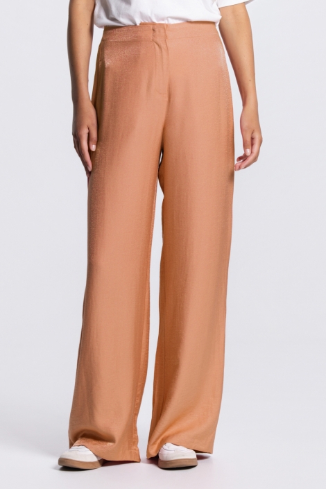Juffrouw Jansen oranje dames broek | Model vooraanzicht