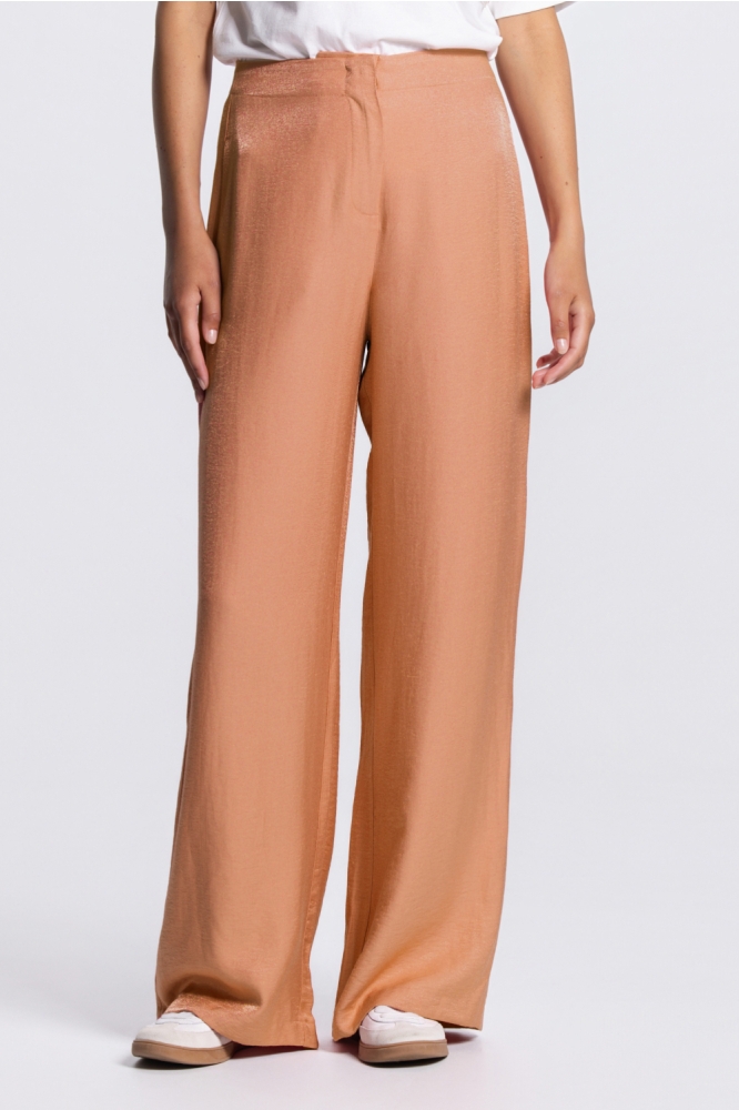 Juffrouw Jansen oranje dames broek | Model vooraanzicht