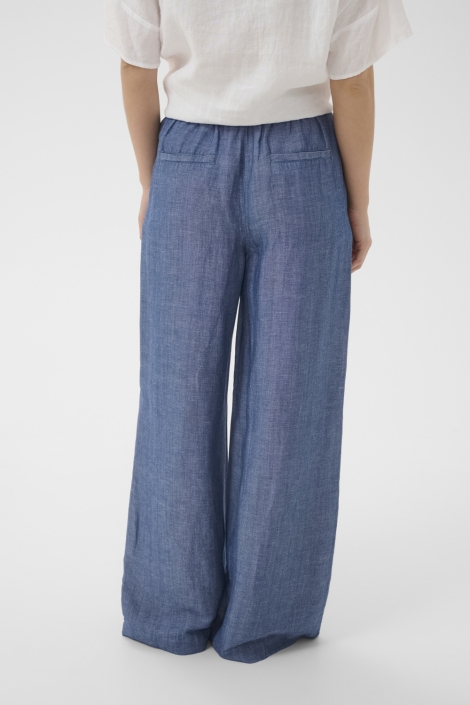 Part Two blauwe dames broek | Model achteraanzicht