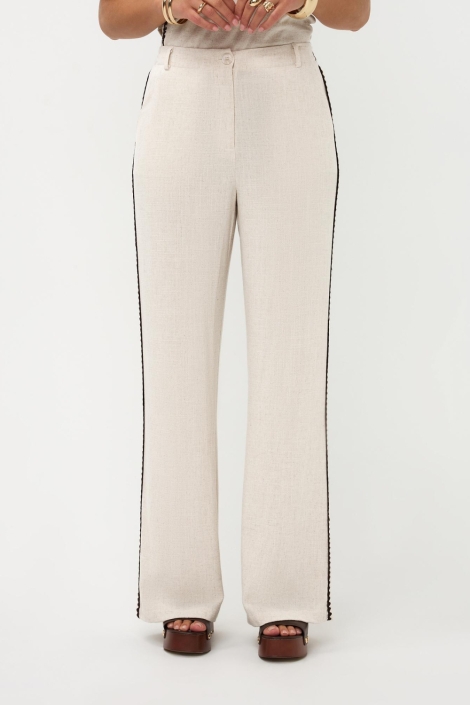 Ydence ecru dames broek | Model vooraanzicht