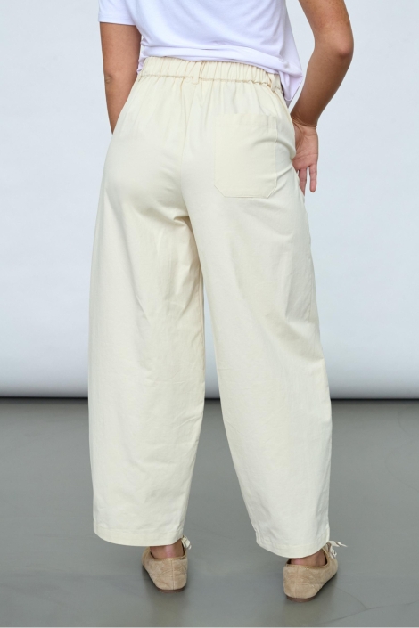 SisterS point beige dames broek | Model achteraanzicht