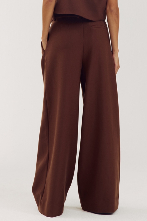 Harper & Yve bruine dames broek | Model achteraanzicht