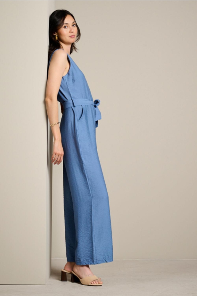 LolaLiza blauwe dames jumpsuit | Model zijaanzicht
