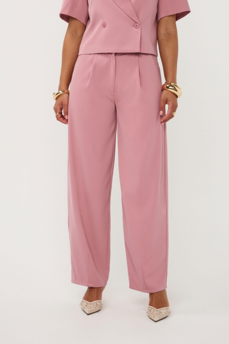 Ydence roze dames broek | Model vooraanzicht