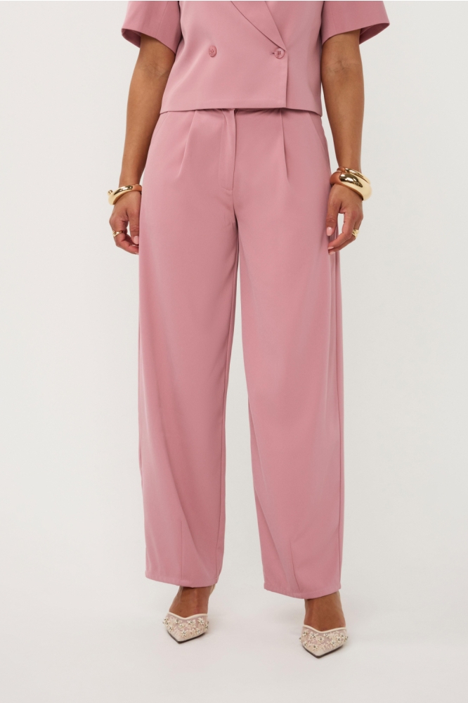 Ydence roze dames broek | Model vooraanzicht