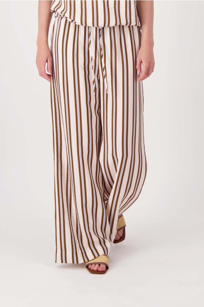 Zusss beige dames broek | Model vooraanzicht