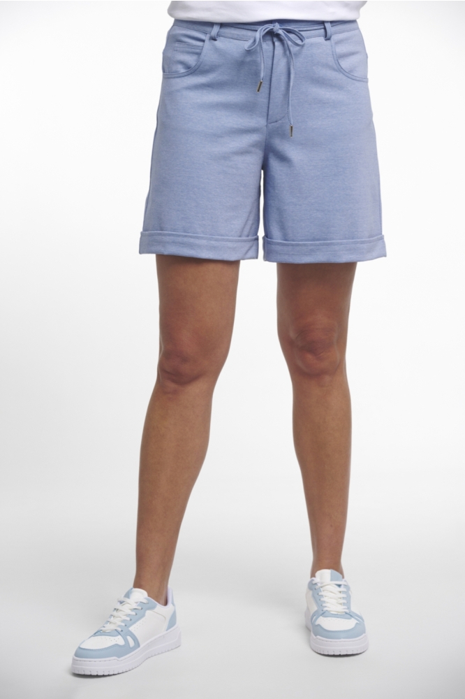 Zoso blauwe dames korte broek | Model vooraanzicht