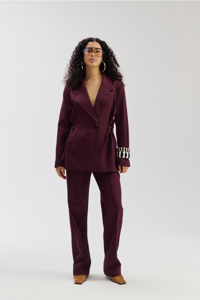 Harper & Yve bordeaux dames broek | Model