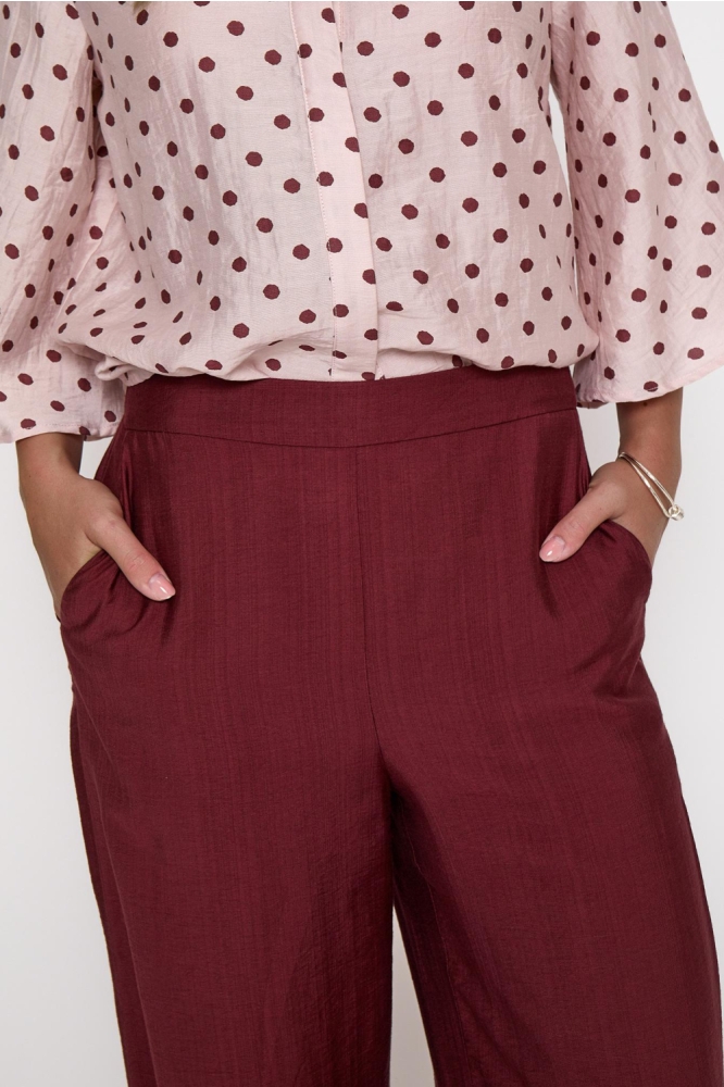 Minus bordeaux dames broek | Close up
