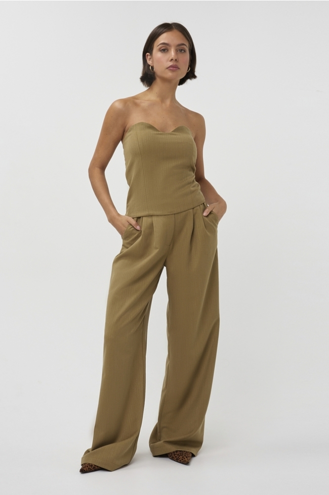 Studio Amaya groene dames broek | Model