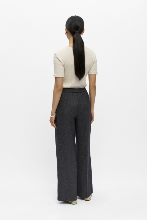 Object zwarte dames broek | Model achteraanzicht