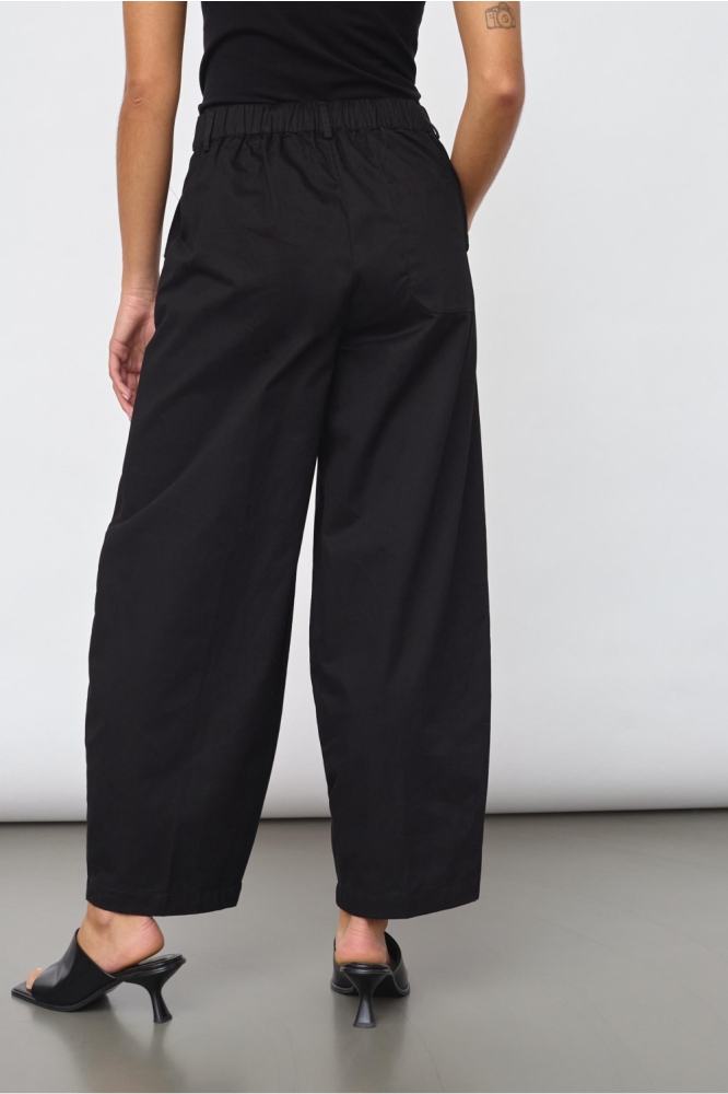 SisterS point zwarte dames broek | Model achteraanzicht