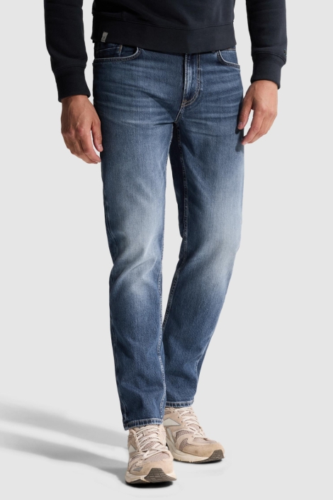 Cast Iron blauwe heren jeans | Model vooraanzicht