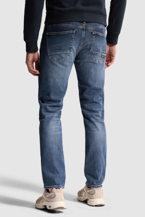 Cast Iron blauwe heren jeans | Model achteraanzicht