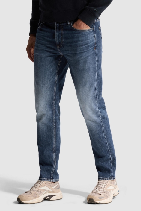 Cast Iron blauwe heren jeans | Model vooraanzicht