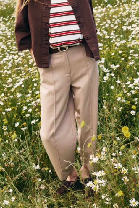 LolaLiza zand dames broek | Model vooraanzicht