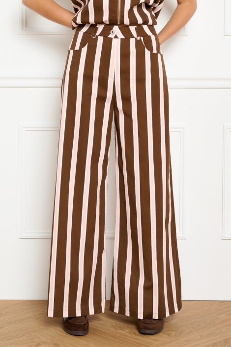LolaLiza bruine dames broek | Model vooraanzicht